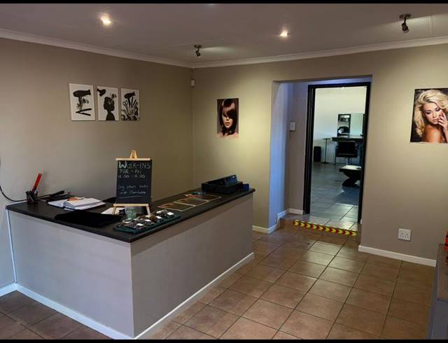 BUSINESS FOR SALE IN SELECTION PARK